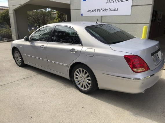 Toyota crown majesta s180