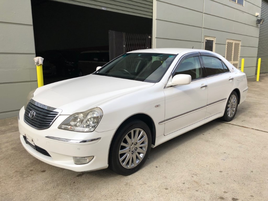 Toyota crown majesta 2005
