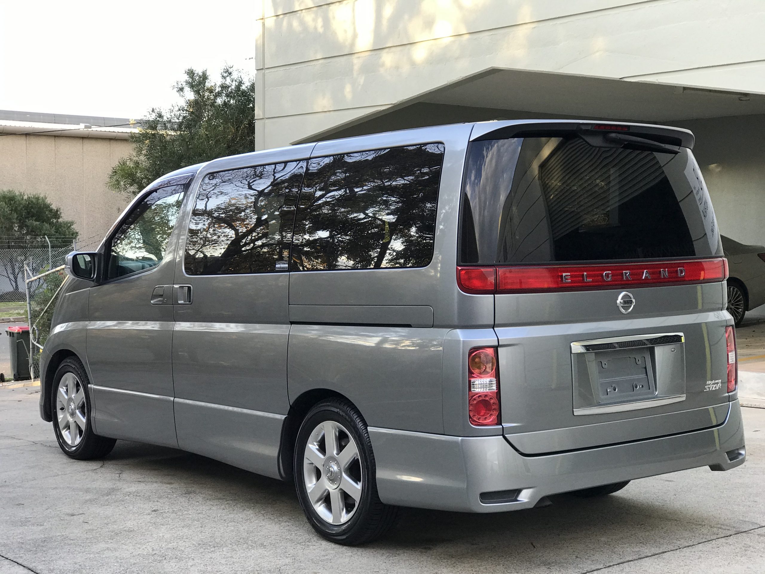 Nissan elgrand 1