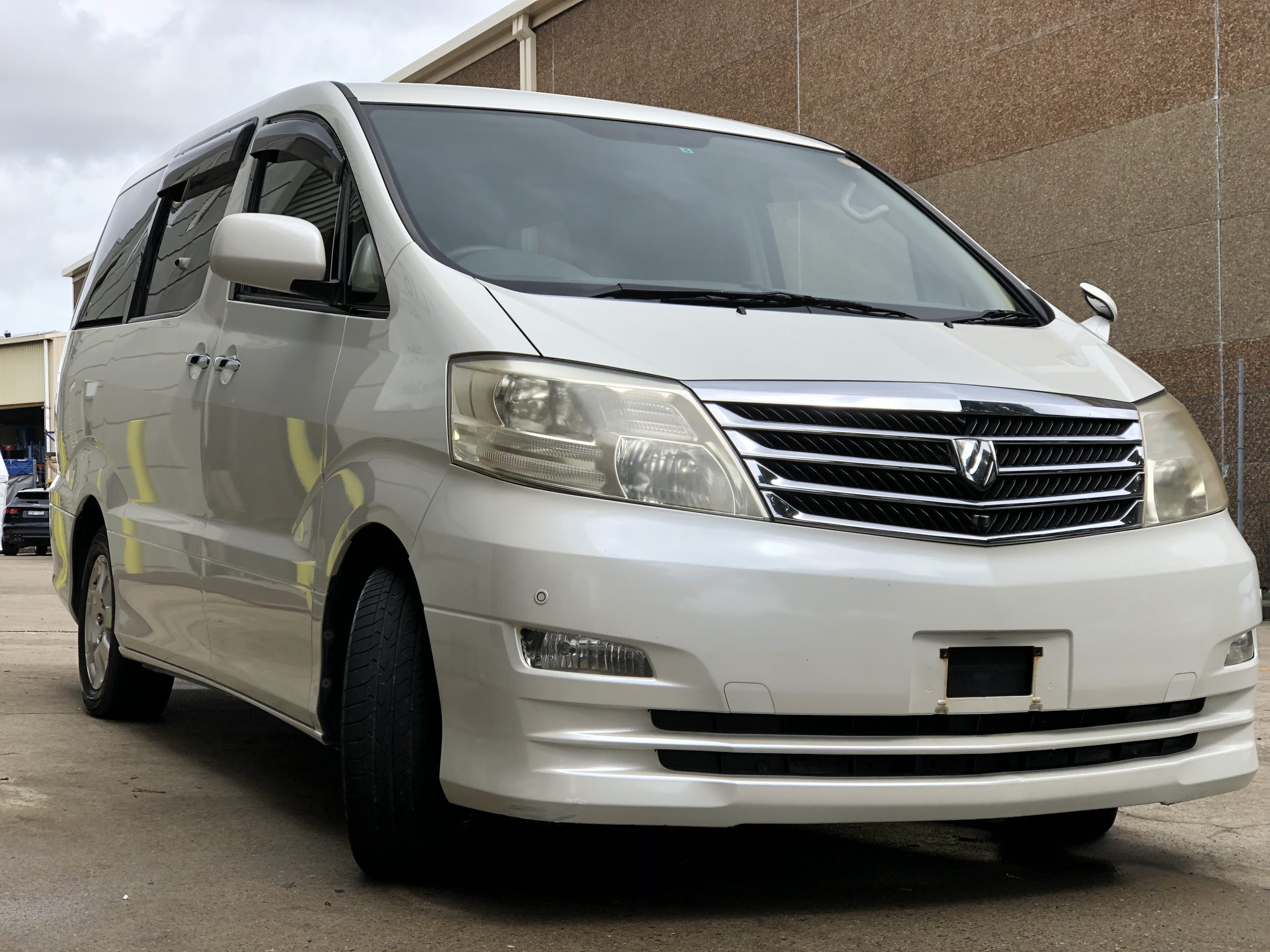 Toyota alphard 2005 года