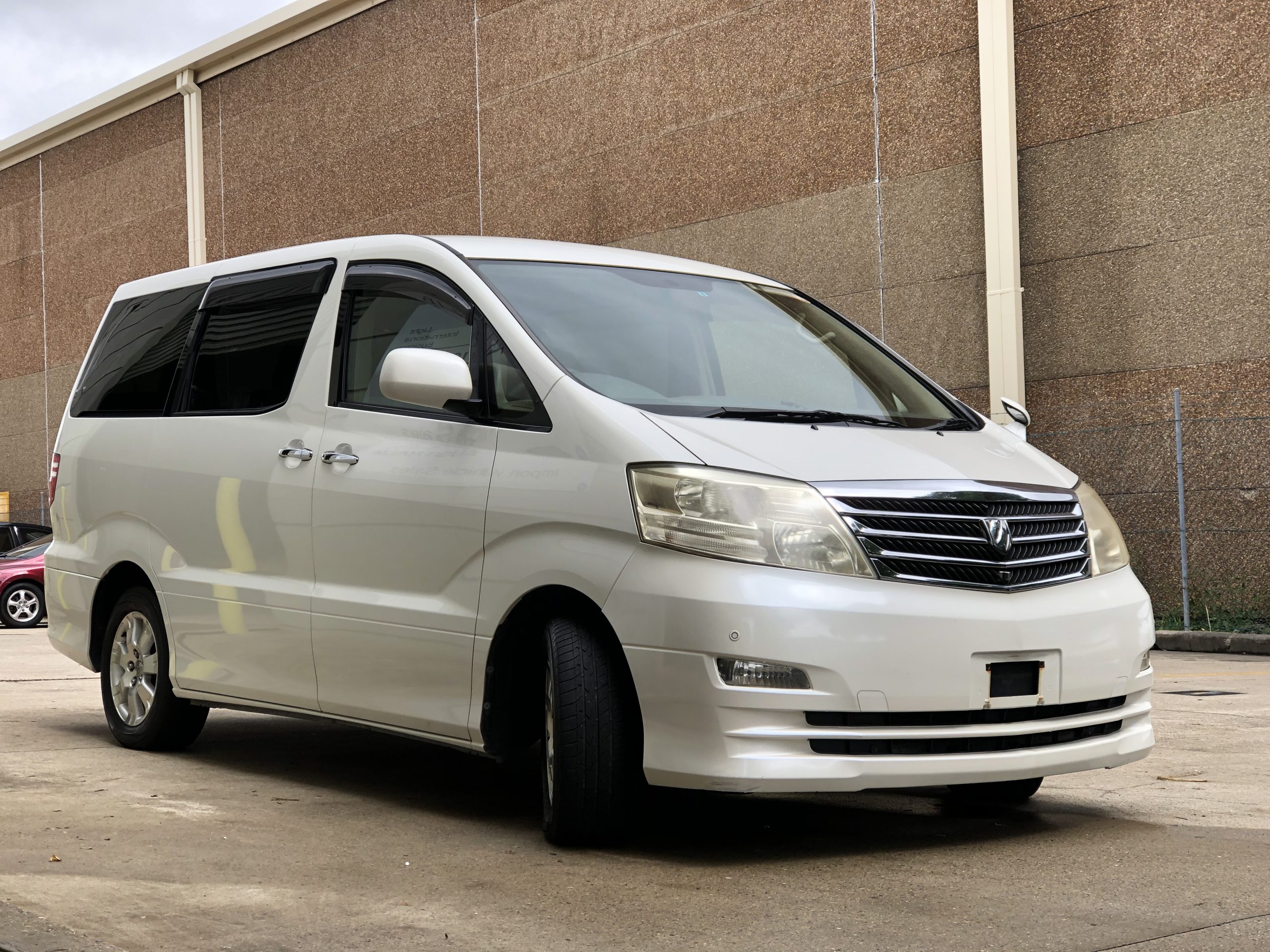 Toyota alphard 2005 года