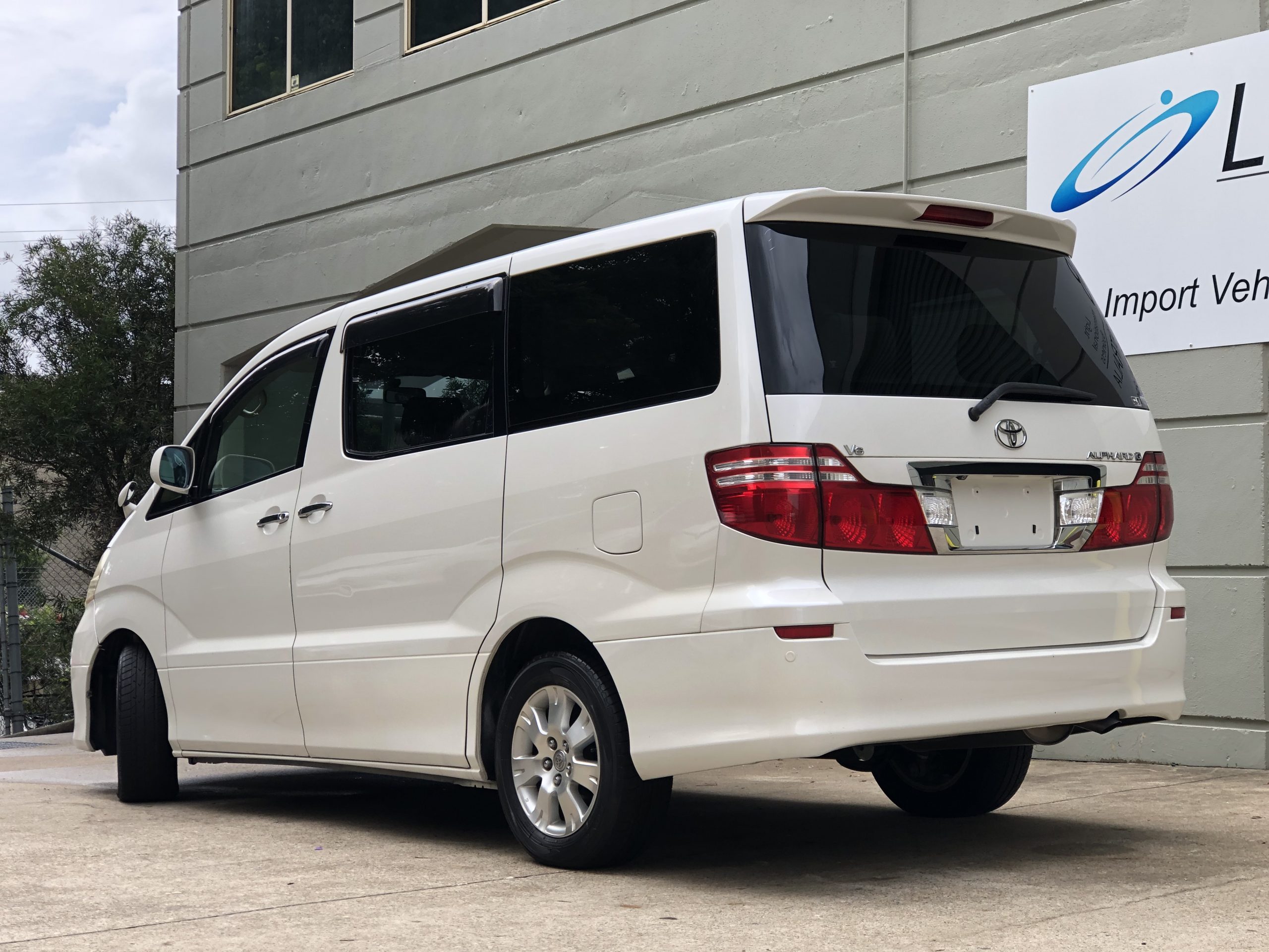 Toyota alphard 2005 года