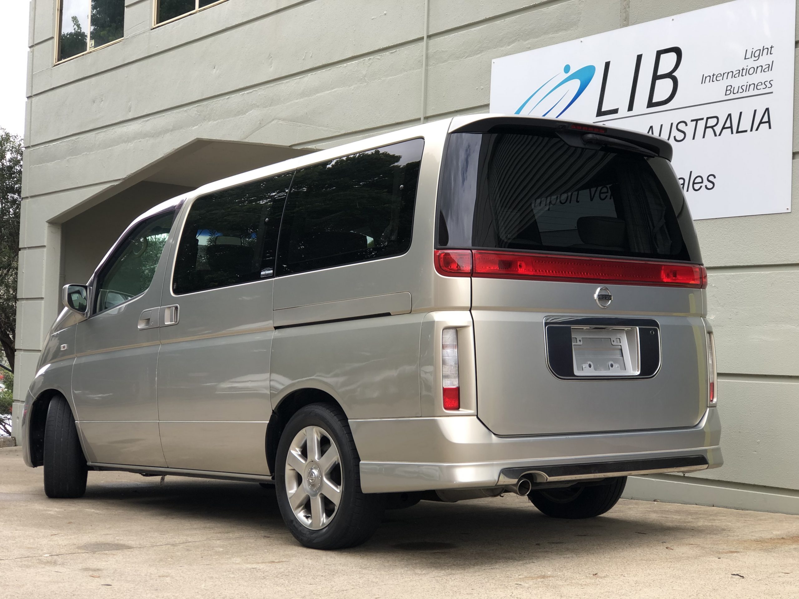 Nissan elgrand 2002