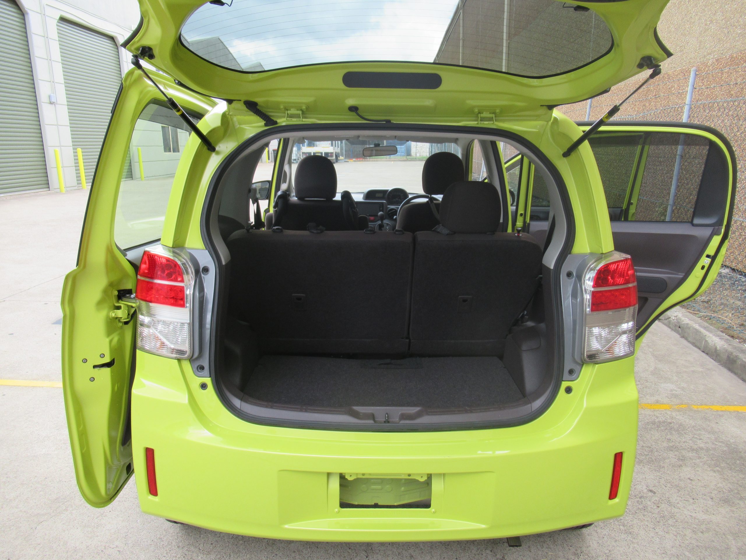 Toyota spade 2014